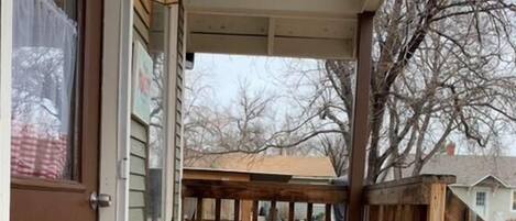 Appartamento, 2 letti queen (1096 N Garfield Ave - Lower) | Balcone
