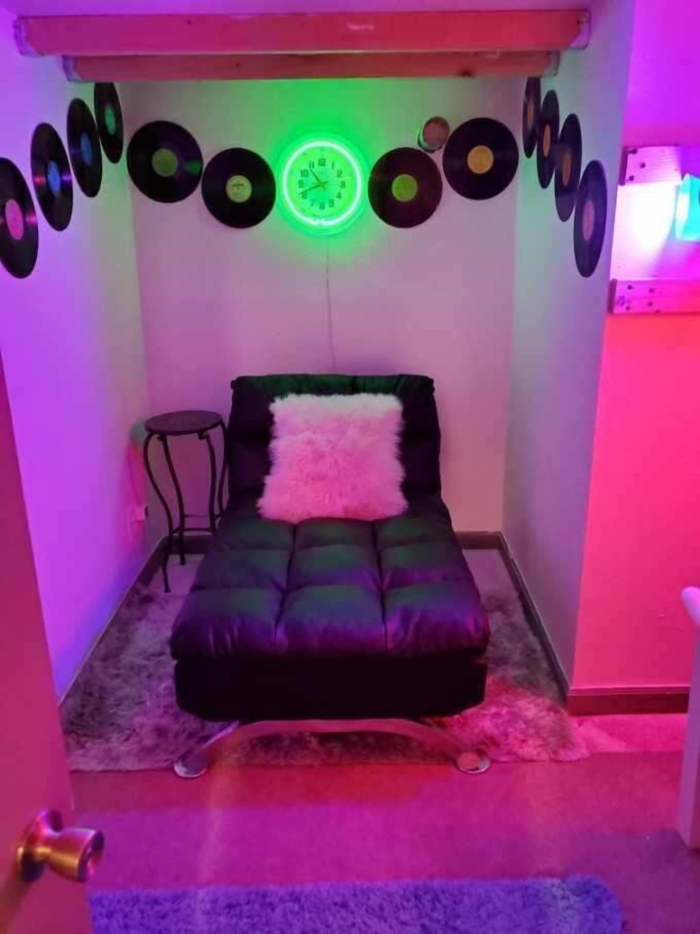 Apartment, 2 Queen Beds (1096 N Garfield Ave - Lower) | Living room | 30-inch flat-screen TV with cable channels, TV