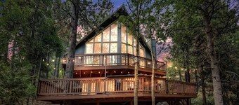 8 Guests Family Fun, Hot Tub, Game Room, Arcade, Foosball, Fireplaces