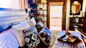 4 habitaciones, tabla de planchar con plancha y cuna de viaje