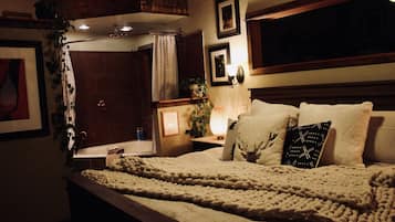 4 bedrooms, iron/ironing board, travel crib, free WiFi