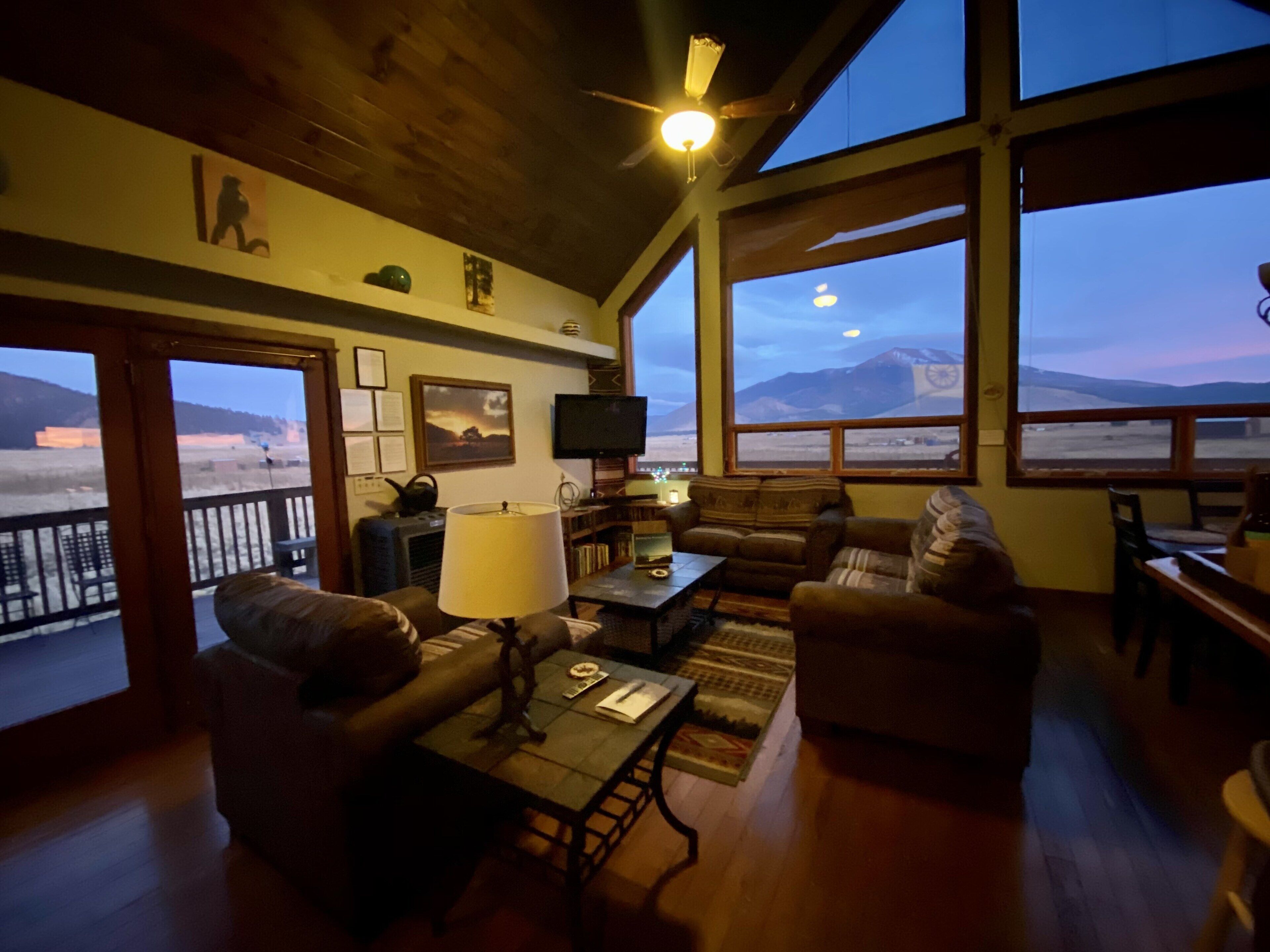 TV, fireplace, DVD player, books