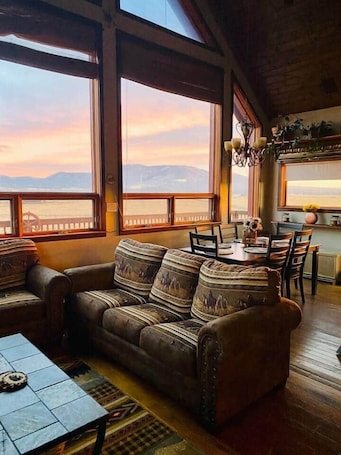 TV, fireplace, DVD player, books. Beautiful Views! Home near Grand Canyon, Flagstaff