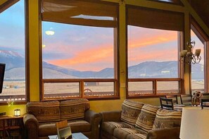 TV, fireplace, DVD player, books - Beautiful Views! Home near Grand Canyon, Flagstaff (Flagstaff)