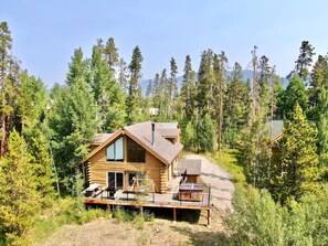 Exterior - Clean + Cozy Log Cabin (Silverthorne)