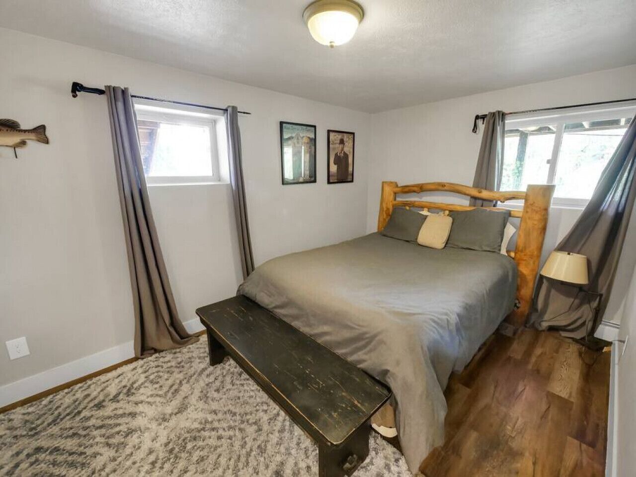 5 bedrooms, desk, iron/ironing board, travel cot