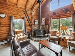 Smart TV, fireplace, books - Clean + Cozy Log Cabin (Silverthorne)