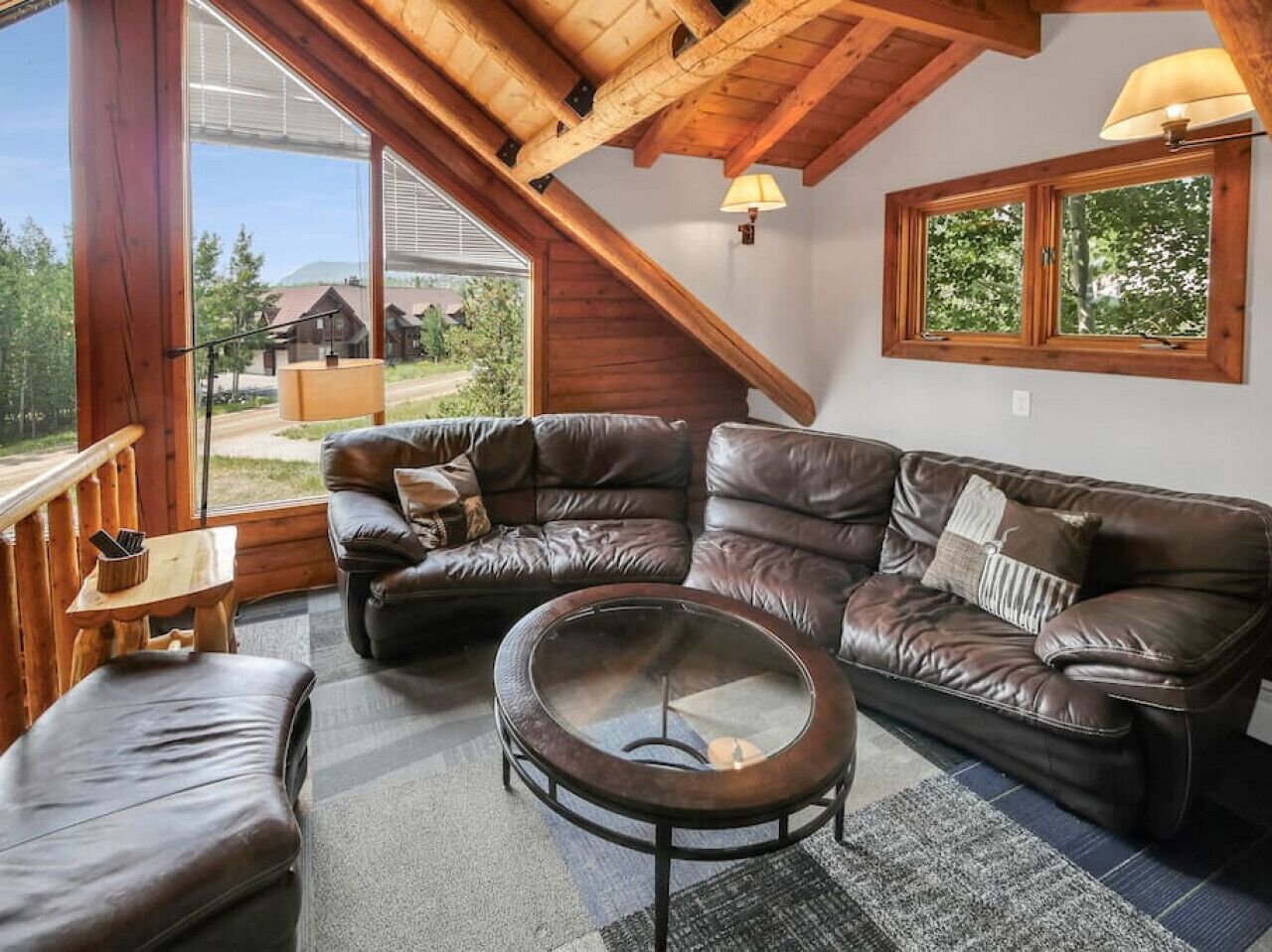 Smart-TV, peis og bøker