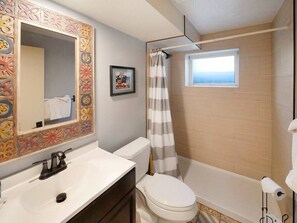 Hair dryer, towels - Clean + Cozy Log Cabin (Silverthorne)