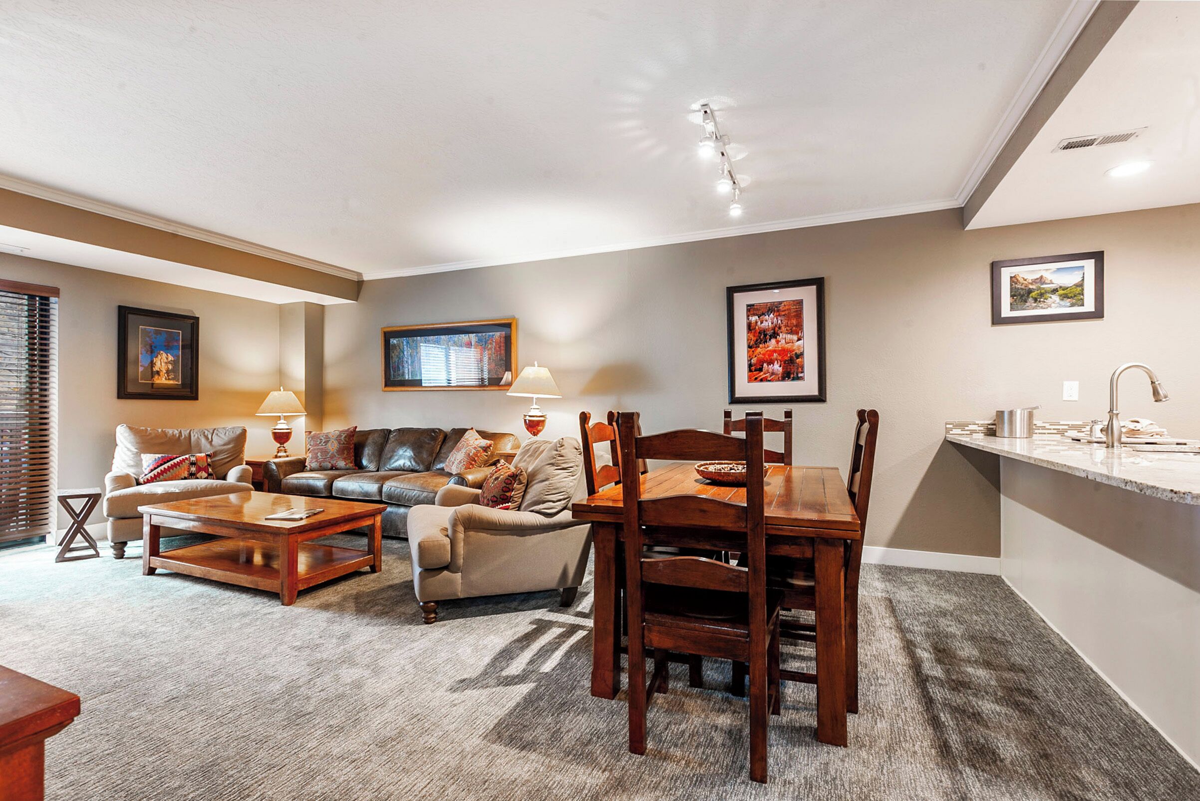 Steps to Slopes, Wifi, Parking, Pool, Hot Tub, Sauna, Fitness Room, 10 Guests