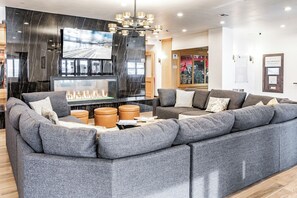 Lobby - Steps to Slopes, Wifi, Parking, Pool, Hot Tub, Sauna, Fitness Room, 10 Guests (Park City)