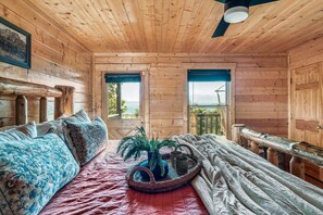 4 bedrooms, iron/ironing board, free WiFi, bed sheets - Welcome to 5 Star Mountain Views, Movie Nights, Arcade Family Fun (Sevierville)