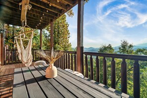 Terrace/patio - 🍁Fall Specials! 🍁5 ⭐ Views ⛰ theatre 🎬, Arcade (Sevierville)