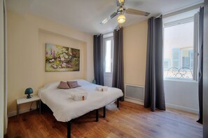 2 عدّة غرف نوم ومكواة/لوح كي وسرير سفر وواي فاي مجانًا