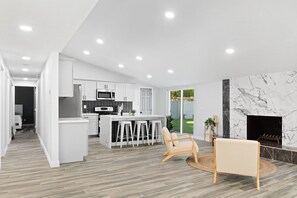 Interior - Spacious Home + Guest house in Up-Town Phoenix (Phoenix)