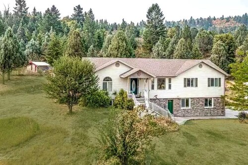 Mountainside @ Lava Hot Springs w/ Tesla Charger 220V 