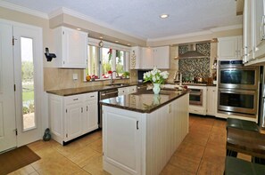 Fridge, microwave, oven, stovetop - 12 BR/13.5 BA Inn w/ Views of White Mountains & Heated Pool (Randolph)