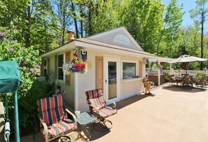 Outdoor dining - 12 BR/13.5 BA Inn w/ Views of White Mountains & Heated Pool (Randolph)