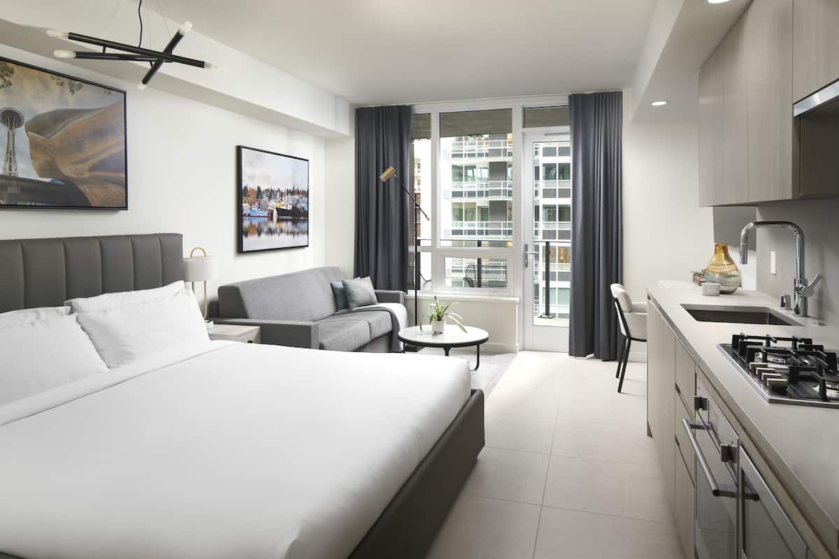 Suite (Level, ADA)