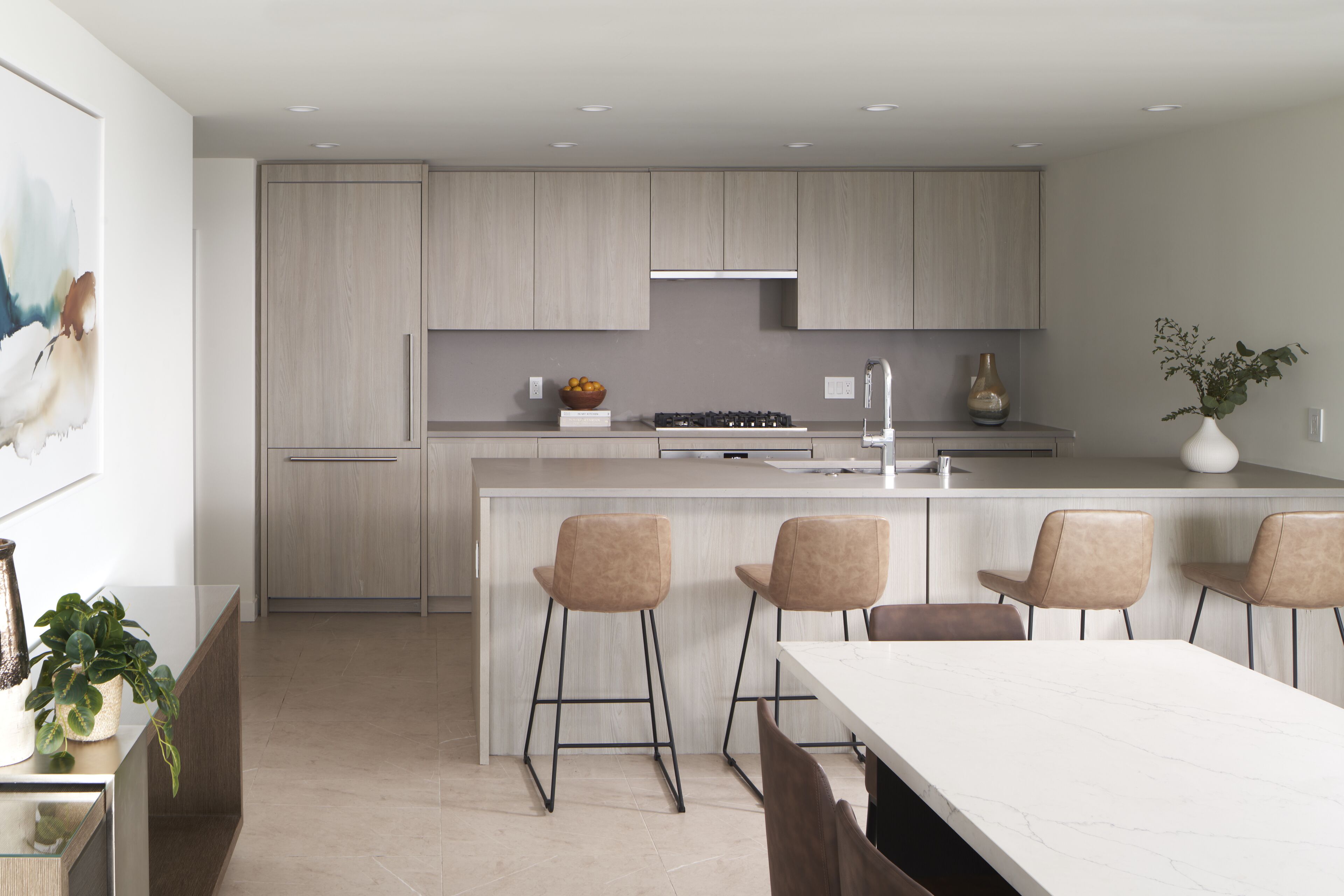 full-sized fridge, microwave, oven, stovetop