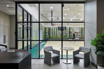 Basketball court at Level Seattle Downtown - South Lake Union