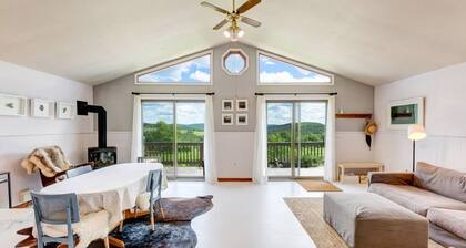 Rustic 4 Season Cabin Getaway with Stunning Mountain Views