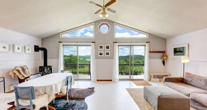 Rustic 2BR Summer Cabin Getaway with Stunning Mountain Views