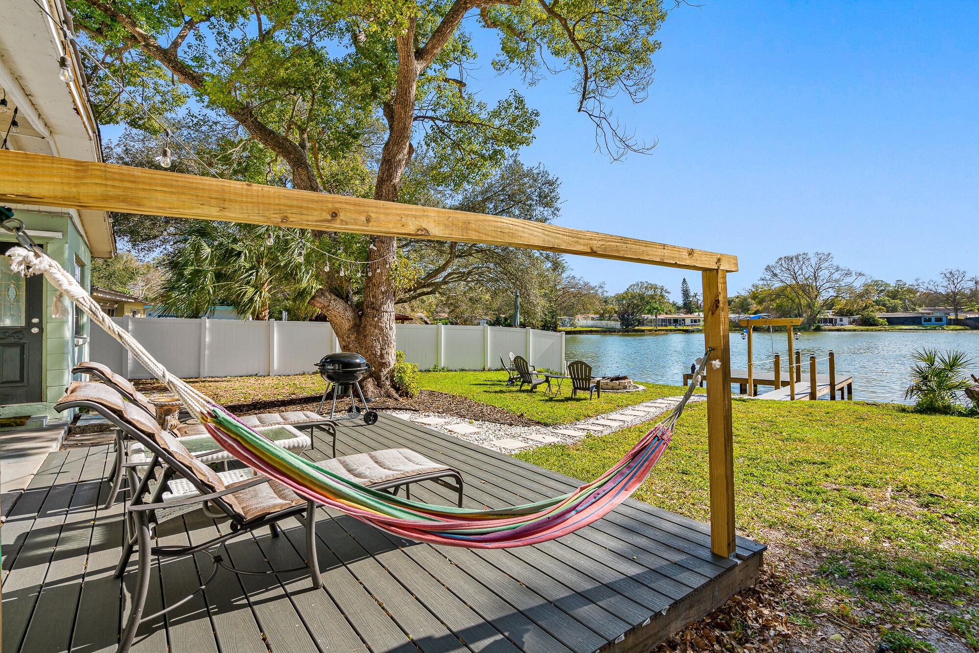 Lake Oasis—Private Suite, Ducks Visit Daily!