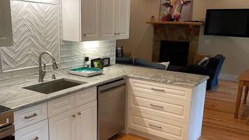 Frigorífic, microones, forn i placa de cuina