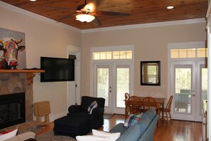 Smart TV, table tennis