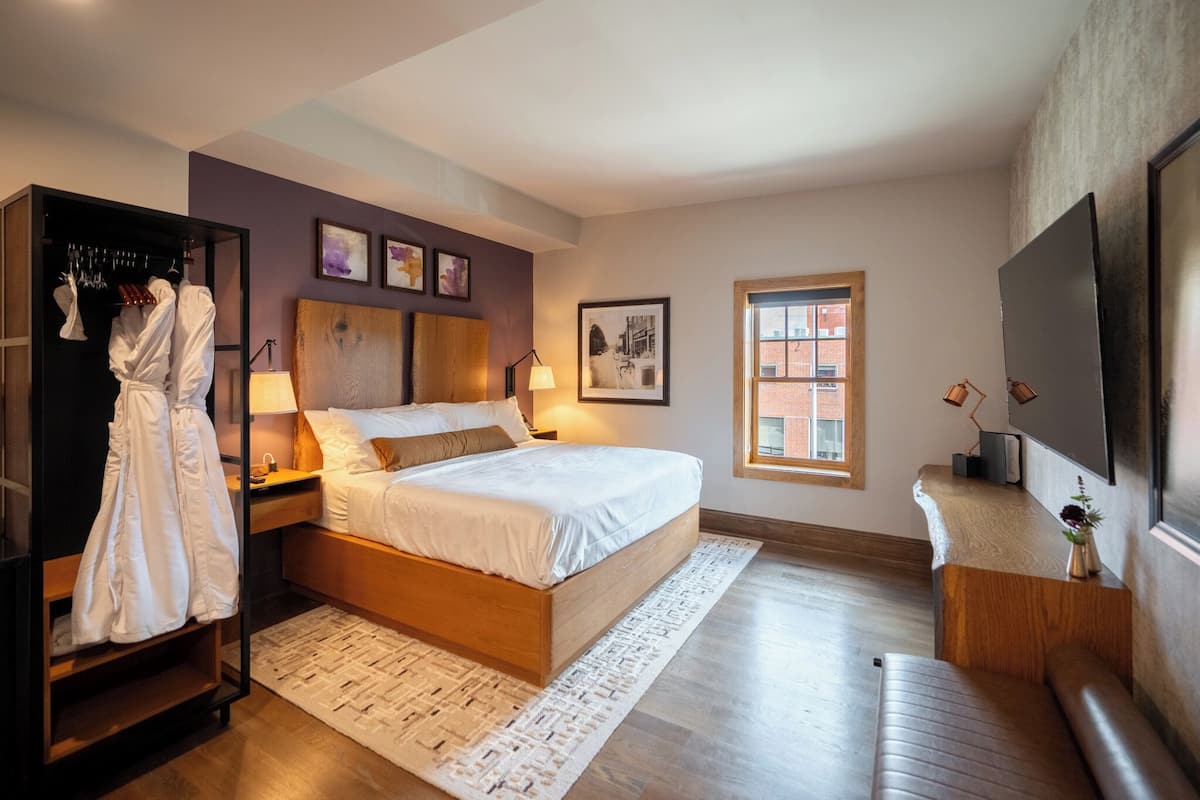 Executive Room | Premium bedding, down duvets, blackout curtains, iron/ironing board