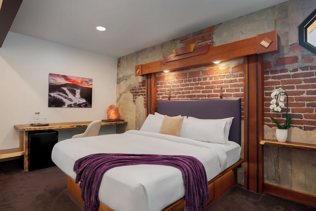 Superior Room, 1 King Bed | Premium bedding, down duvets, blackout curtains, iron/ironing board