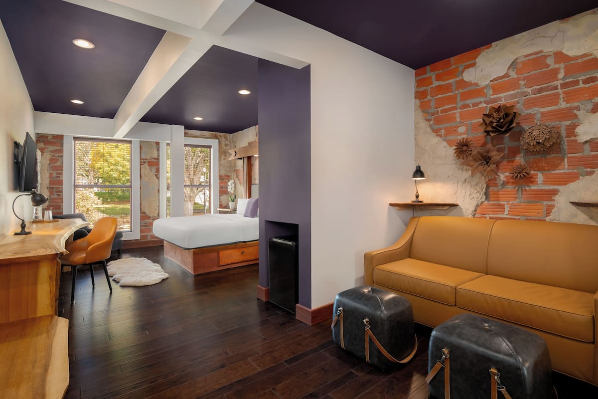 Premium Room, 1 King Bed with Sofa bed | Premium bedding, down duvets, blackout curtains, iron/ironing board