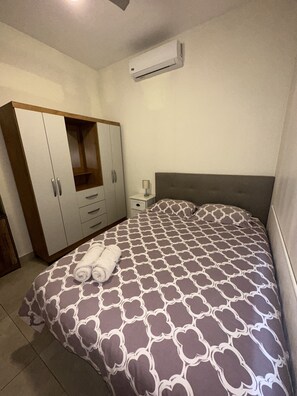 2 bedrooms, iron/ironing board, free WiFi - Beautiful 2BR Santa Ana Apt-Steps From Casco Viejo (Panamá)