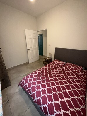 2 bedrooms, iron/ironing board, free WiFi