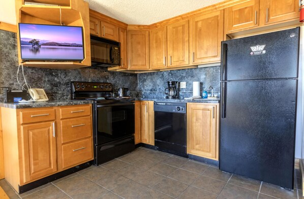 雪櫃、微波爐、焗爐、爐具