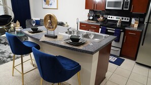 Refrigerador, microondas, parrilla de estufa y lavavajillas 