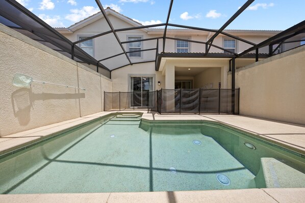 A heated pool - 1556 PD - Poolside Bliss: Enchanted 4BR Townhome (Four Corners)