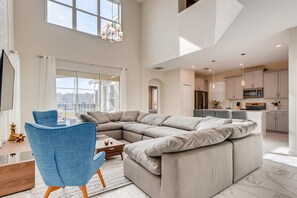 TV, video game console, video library, stereo - 8992 CC - Exquisite 5 Bed Single Family (Four Corners)