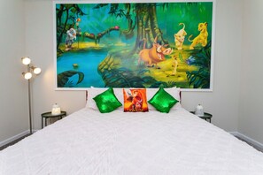 3 bedrooms, iron/ironing board, internet, bed sheets