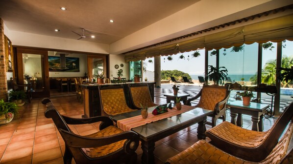 Dining - Casa Bougainvillea (Platanitos)