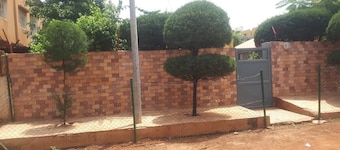 Accommodation with private entrance to the racecourse