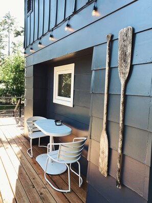 Outdoor dining - Woods Bay Get-A-Way! Public Lake Access (Bigfork)