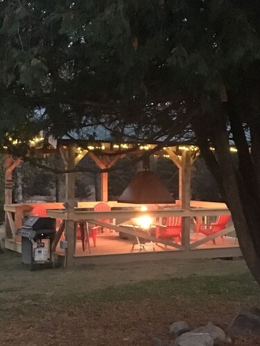 Standard queen bed room sleeps 2