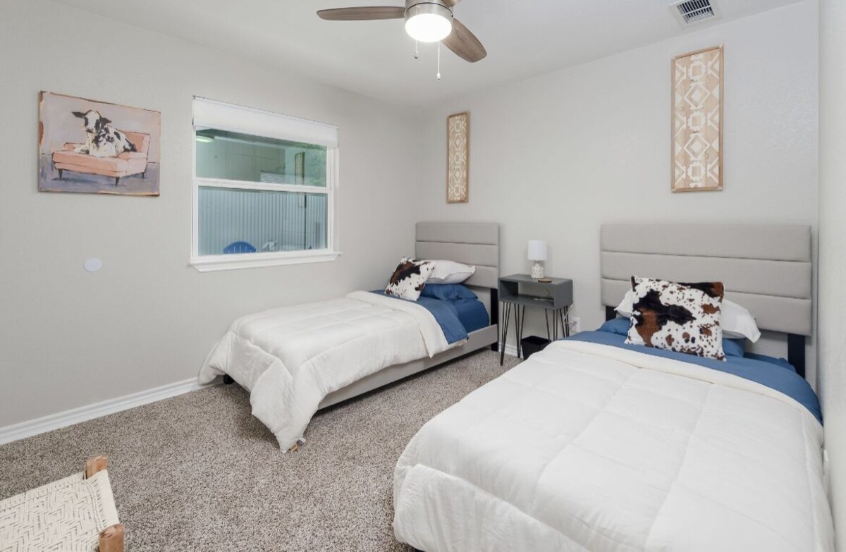 Photo 23 of Prime Location 4 bedroom South Austin