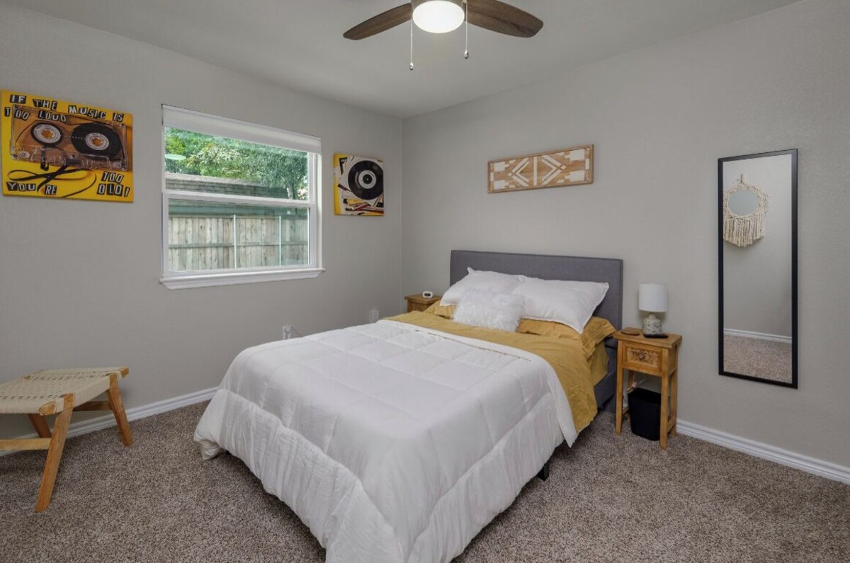 Photo 20 of Prime Location 4 bedroom South Austin