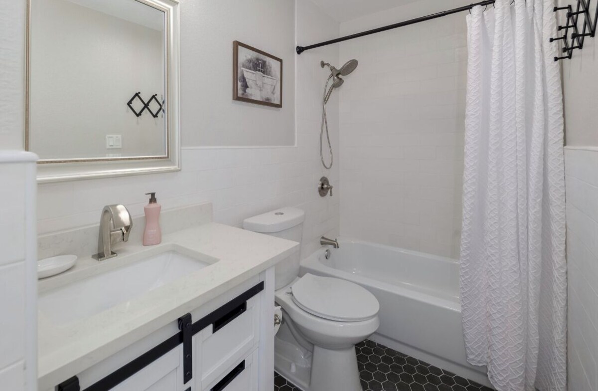 Photo 11 of Prime Location 4 bedroom South Austin