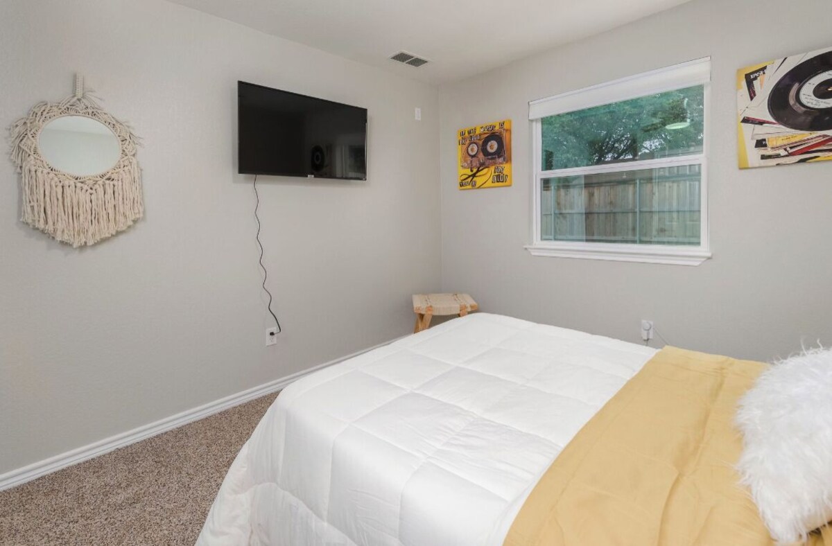 Photo 21 of Prime Location 4 bedroom South Austin
