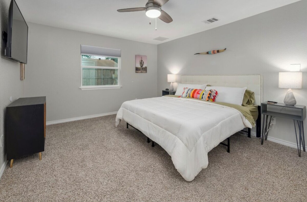 Photo 17 of Prime Location 4 bedroom South Austin