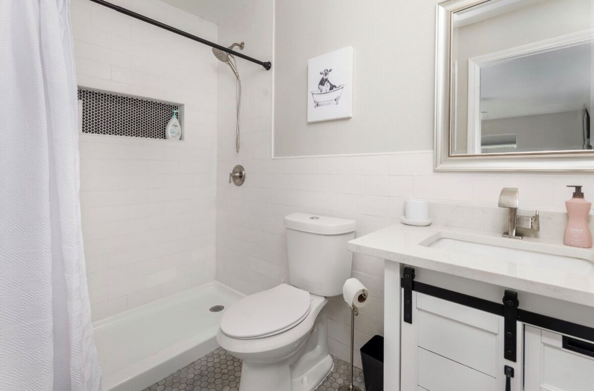Photo 15 of Prime Location 4 bedroom South Austin